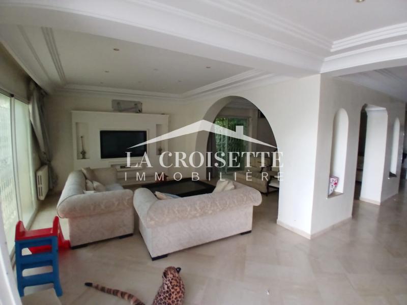Villa S+5 avec piscine et quatre appartements S+3 à Bhar Lazrek